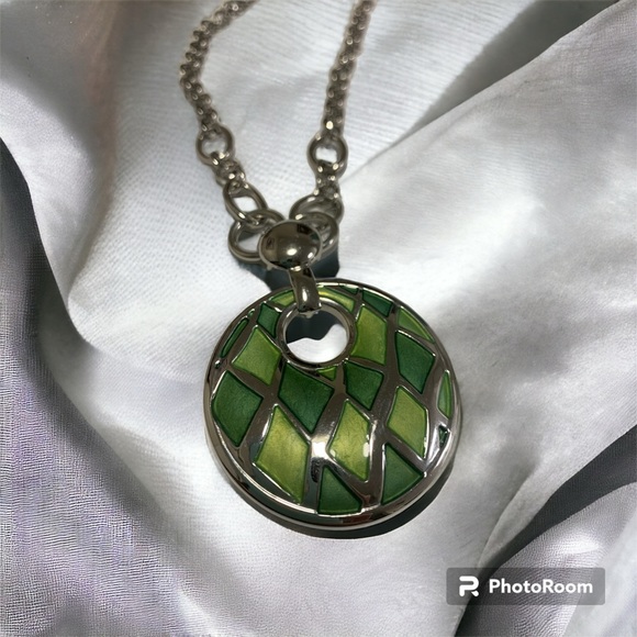 Signed Lia Sophia Silver tone Green and Silver Pendant 10” Chocker Necklace - Picture 2 of 4